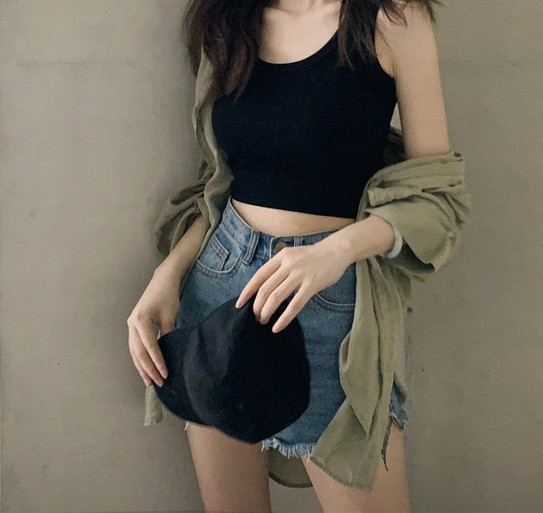 Maieu scurt casual de dama cu bretele largi potrivit pentru vara