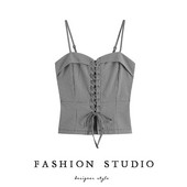 Bustieră în carouri montată cu cravate