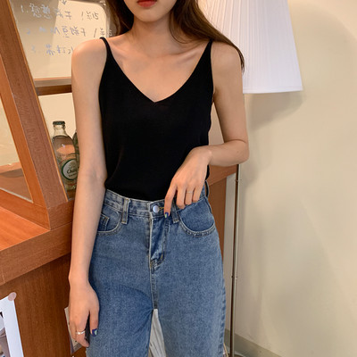 Γυναικεία ελαστική αμάνικι μπλούζα με λαιμόκοψη