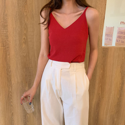 Γυναικεία ελαστική αμάνικι μπλούζα με λαιμόκοψη