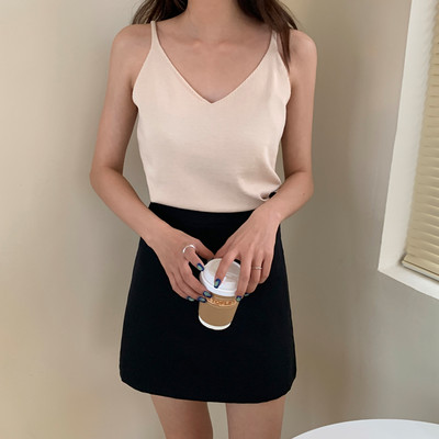 Γυναικεία ελαστική αμάνικι μπλούζα με λαιμόκοψη