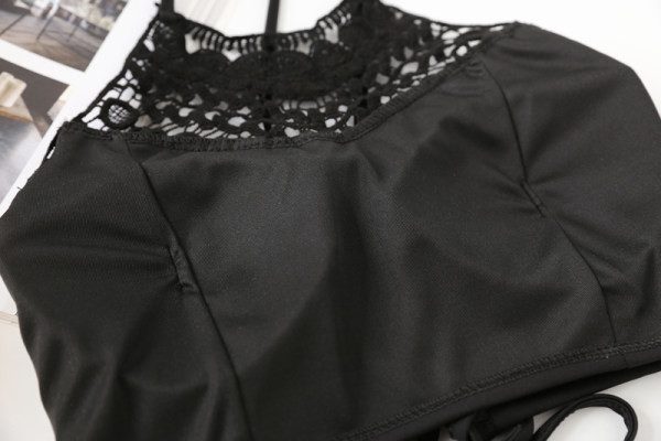 Κοντή αμάνικι μπλούζα για γυναίκες με δαντέλα