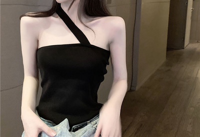 Νέο γυναικείο αμάνικο μπλουζάκι σε άσπρο και μαύρο χρώμα