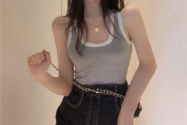 Maieu casual cu decolteu oval și bretele largi