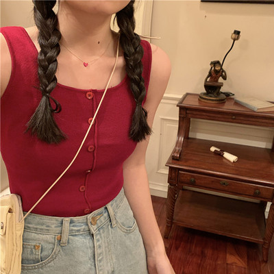 Top de damă elastic cu nasturi