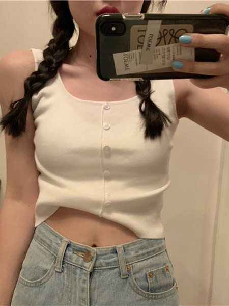 Top de damă elastic cu nasturi