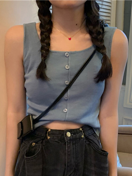 Top de damă elastic cu nasturi