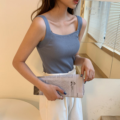 Maieu de damă din tricot subțire, cu decolteu pătrat și bretele largi