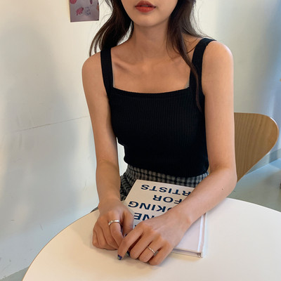 Maieu de damă din tricot subțire, cu decolteu pătrat și bretele largi