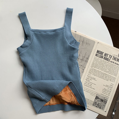 Maieu de damă din tricot subțire, cu decolteu pătrat și bretele largi