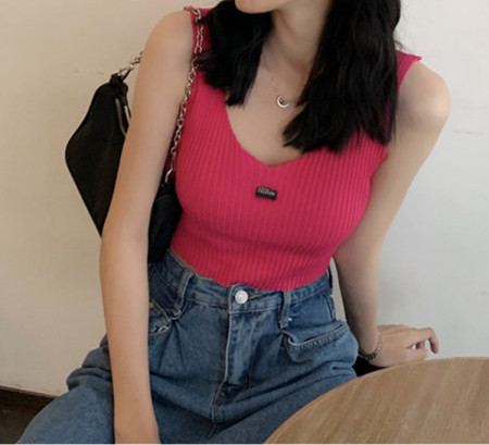 Maieu scurt de damă cu inscripție pe decolteu