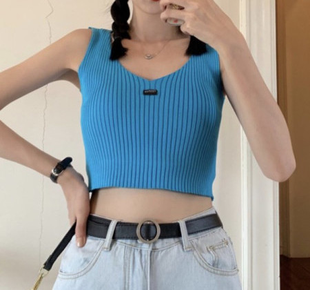 Maieu scurt de damă cu inscripție pe decolteu