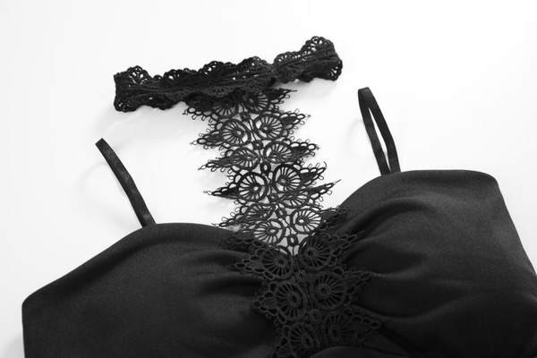 Bustiera scurta cu dantela si captuseala