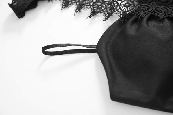 Bustiera scurta cu dantela si captuseala