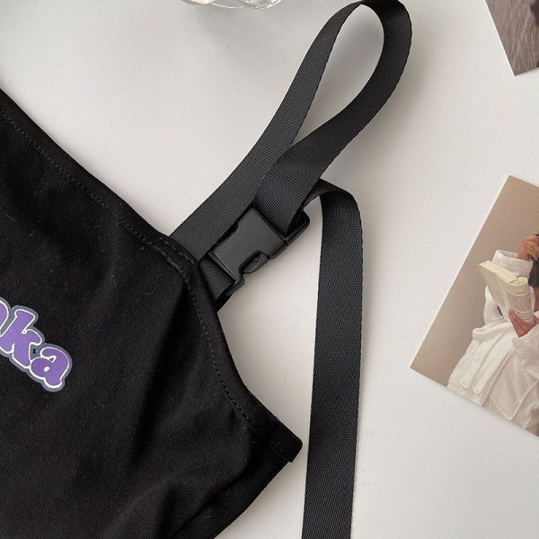 Top scurt dama model nou cu aplicare in culoarea neagra