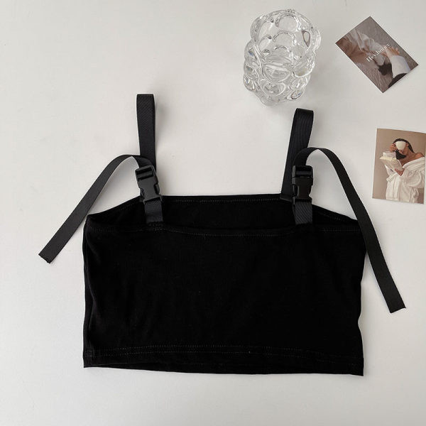 Top scurt dama model nou cu aplicare in culoarea neagra