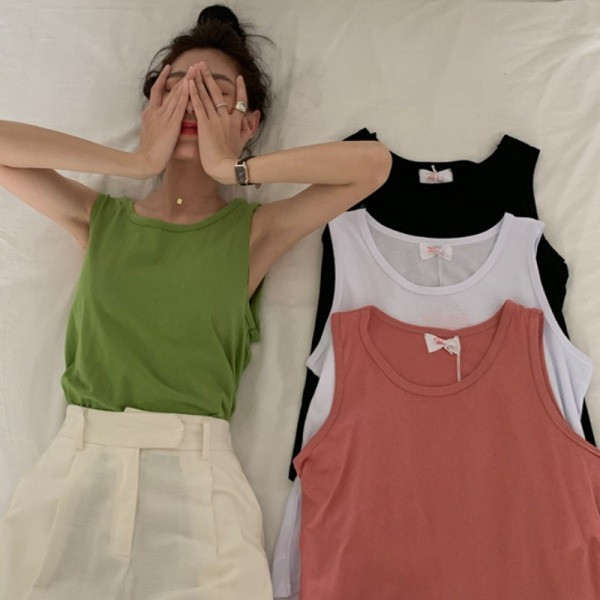 Top de damă model simplu cu decolteu în formă de O