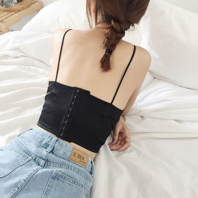 Κοντό τοπ γυναικείο μοντέλο με λεπτά τιραντάκια σε λευκό και μαύρο χρώμα