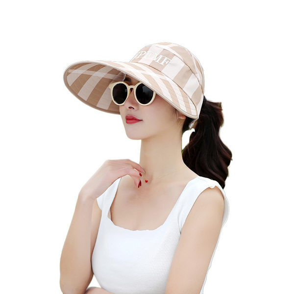 Ženska moderna kapa sa natpisom u različitim bojama