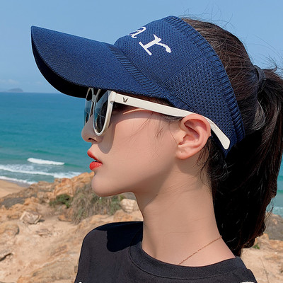 Pălărie modernă pentru femei cu inscripție