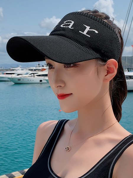 Pălărie modernă pentru femei cu inscripție