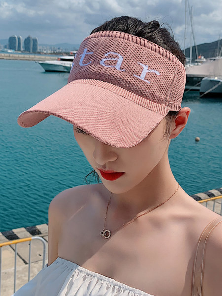 Pălărie modernă pentru femei cu inscripție