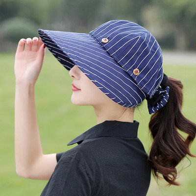 Pălărie de plajă cu protecție solară în dungi de vară