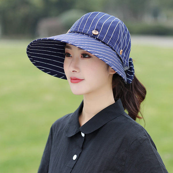 Pălărie de plajă cu protecție solară în dungi de vară