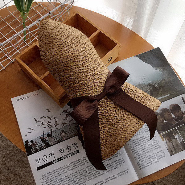 Γυναικείο ψάθινο καπέλο με μεγάλη περιφέρια