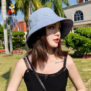 Pălărie de pescuit de damă modernă cu broderie - două modele