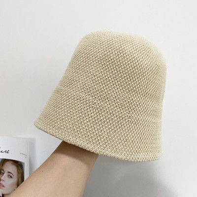 Pălărie modernă pentru femei - un model curat