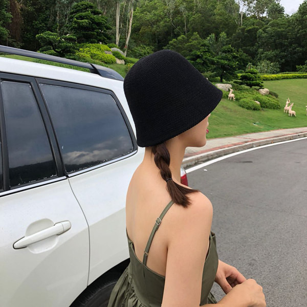 Pălărie modernă pentru femei - un model curat