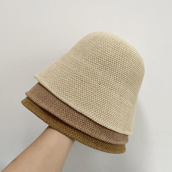 Pălărie modernă pentru femei - un model curat