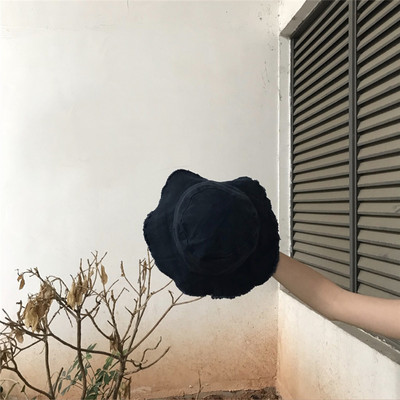 Γυναικείο καπέλο με σκισμένο μοτίβο