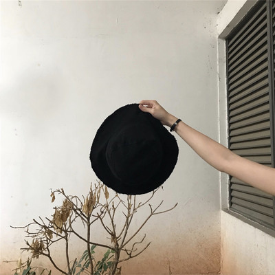 Γυναικείο καπέλο με σκισμένο μοτίβο