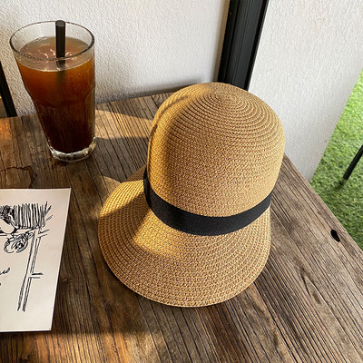 Γυναικείο ψάθινο καπέλο με γείσο σε τέσσερα χρώματα