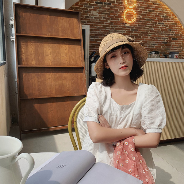 Palarie de dama tricotata cu panglica maro