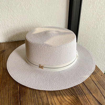 Γυναικείο ψάθινο καπέλο με μεταλλικό στοιχείο σε τρία χρώματα