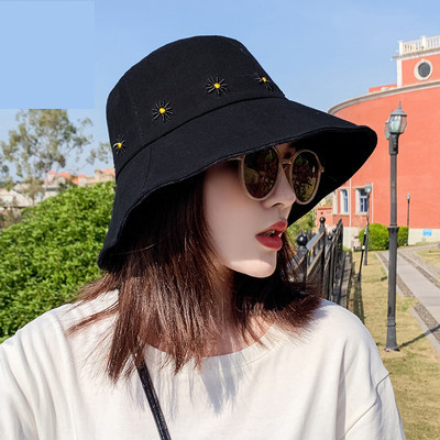 Palarie de dama cu franjuri si broderie de flori