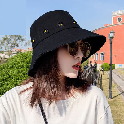 Palarie de dama cu franjuri si broderie de flori