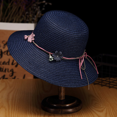 Γυναικείο ψάθινο καπέλο με τρισδιάστατη διακόσμηση