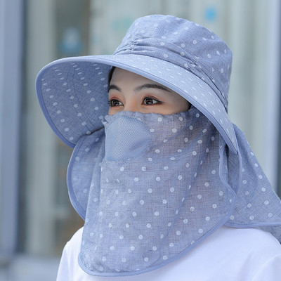 Ležerna ženska kapa sa resama i šal u više boja