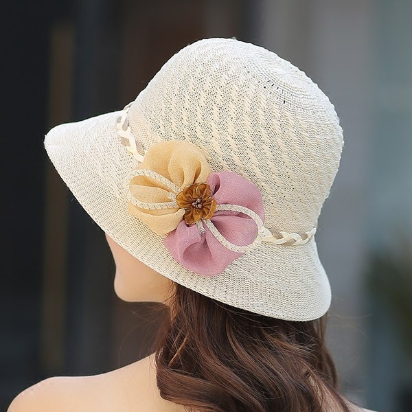 Model nou de pălărie de damă cu elemente 3D