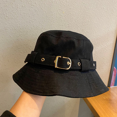 Γυναικείο μοντέρνο καπέλο σε τρία χρώματα με μεταλλικό στοιχείο