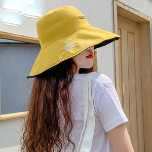 Pălărie de damă modernă cu panglică și franjuri - mai multe modele