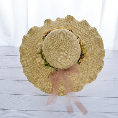 Καλοκαιρθνό γυναικείο καπέλο με κρόσσια και λουλούδια