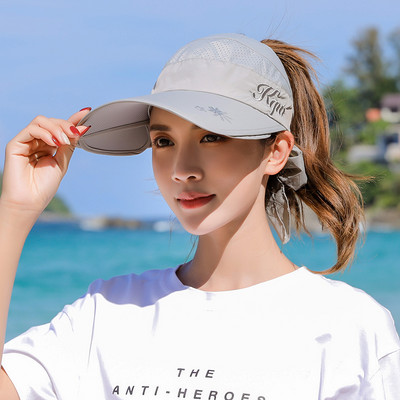 Γυναικείο καπέλο  με γείσο και επιγραφή