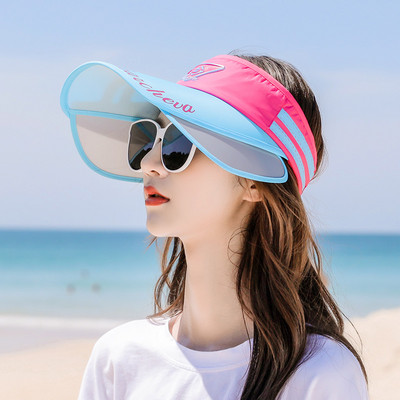 Γυναικείο καπέλο  με γείσο και επιγραφή