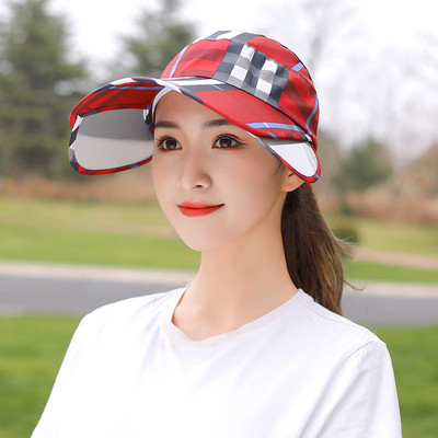 Γυναικείο καπέλο  με γείσο και επιγραφή