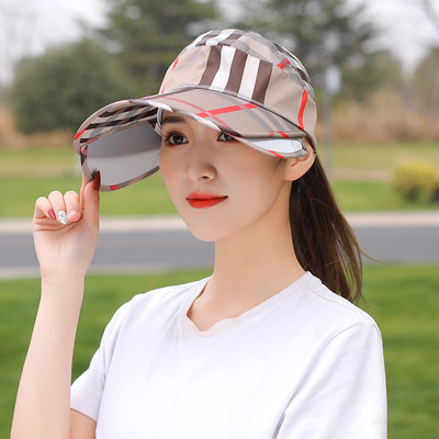 Γυναικείο καπέλο  με γείσο και επιγραφή